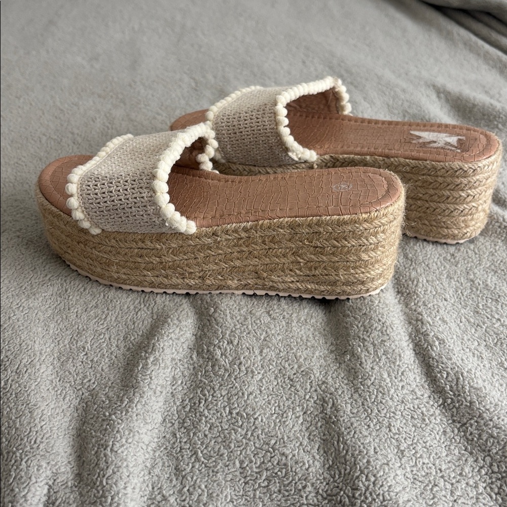 Beige Woven Slide platform Sandals - Picture 2 of 3